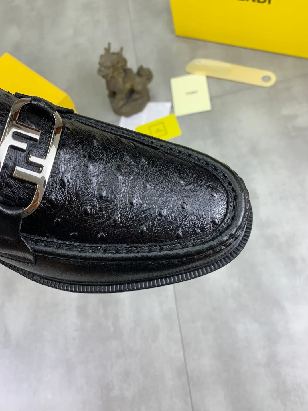 ​Men's shoes 💰P480💰[New model] Water dyed cowhide 🆘 The latest FENDI (Fendi) new casual leather shoes 🕶️🕶️Simple routing effect, showing an elegant and cool driving shoe 🎬Made of Italian 🇮🇹 imported calfskin + first-layer water-dyed cowhide lining🐂Excellent material🎬Detailed workmanship 🤗Comfortable foot feel➰➰. ​Pair it with any outfit to show your taste and temperament, low-key luxury ♻️Design ​simple and elegant ​noble and fashionable 🍃​Very loved and favored by trendy men 💓❤️Size: 38-44 Black available